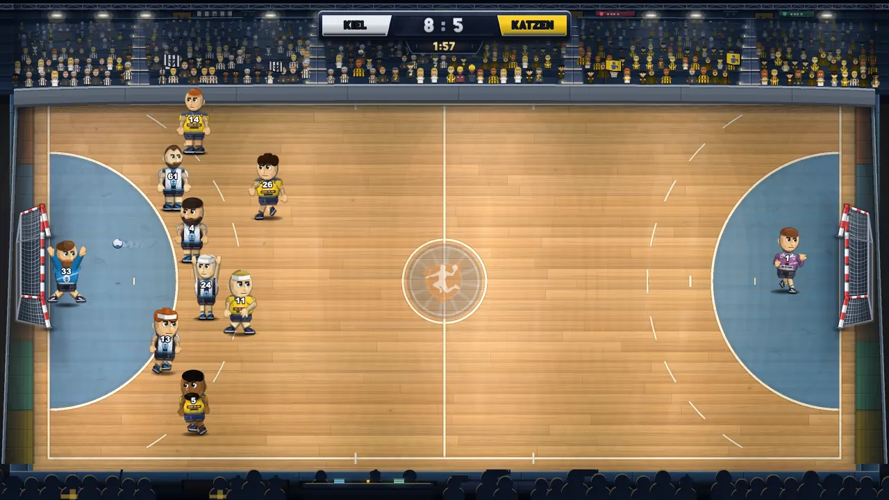 Vier gegen vier in der Halle, der Ball ist im Flug.